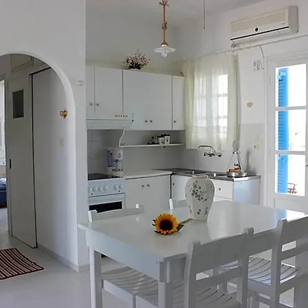 Remvi Parikia (Paros)